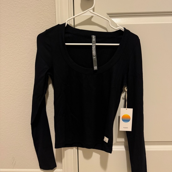 Vuori Tops - Vuori Women's Long Sleeve Pose Scoop Tee size L